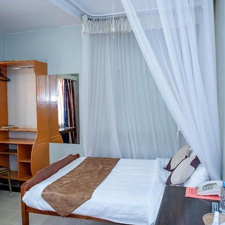 Jupiter Guest House - Parklands Найроби Экстерьер фото