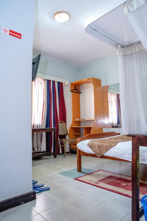 Jupiter Guest House - Parklands Найроби Экстерьер фото