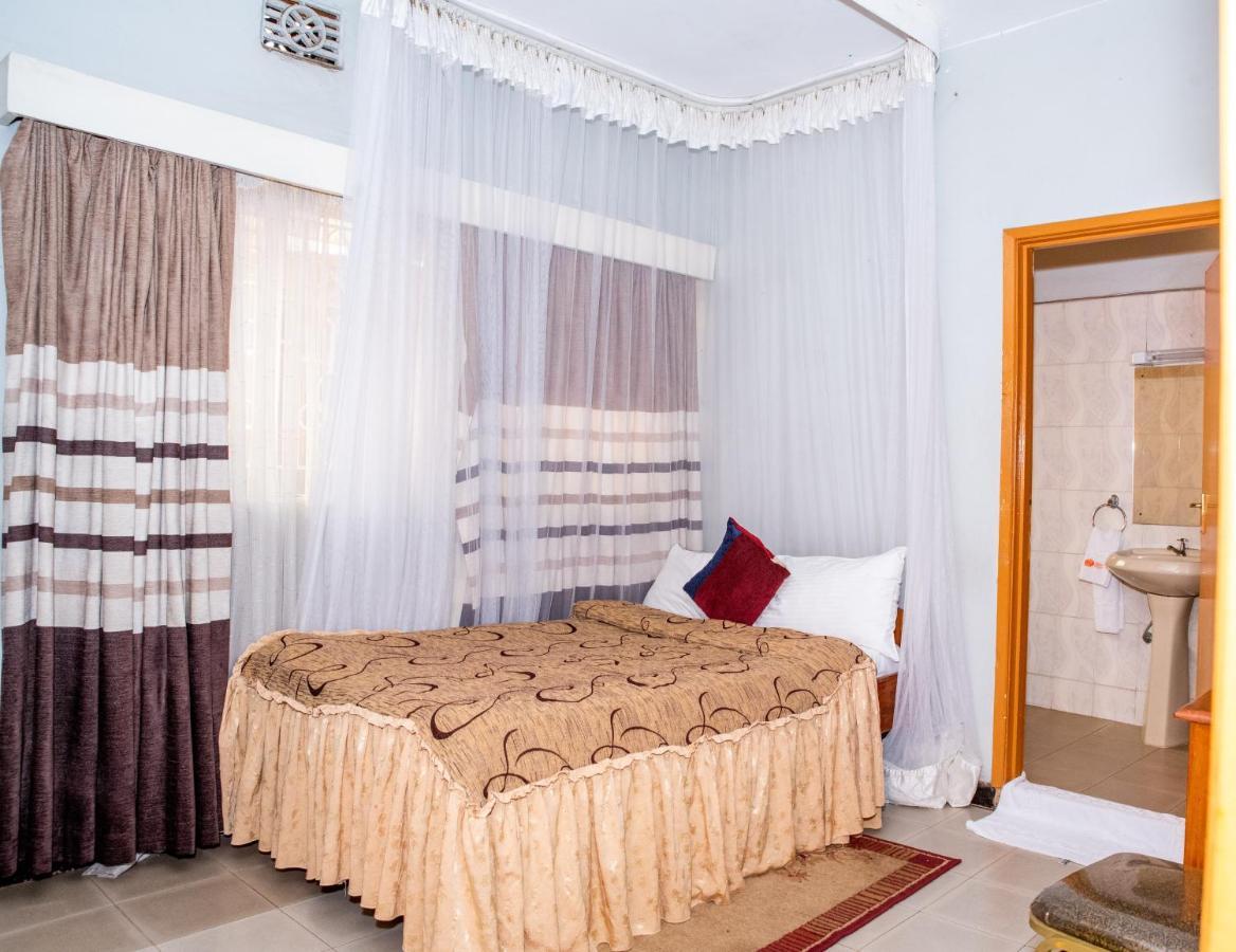 Jupiter Guest House - Parklands Найроби Экстерьер фото