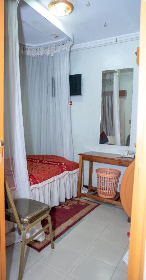 Jupiter Guest House - Parklands Найроби Экстерьер фото