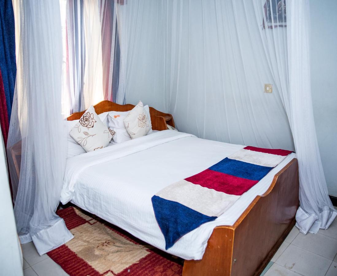 Jupiter Guest House - Parklands Найроби Экстерьер фото